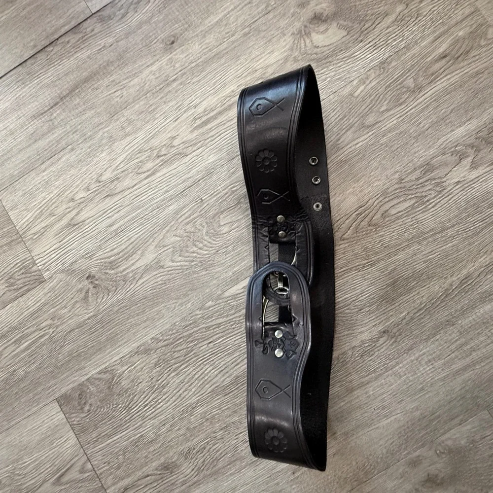 Linea Pelle Black Leather Belt Wide Waist Western Embossed Medallion statement‎